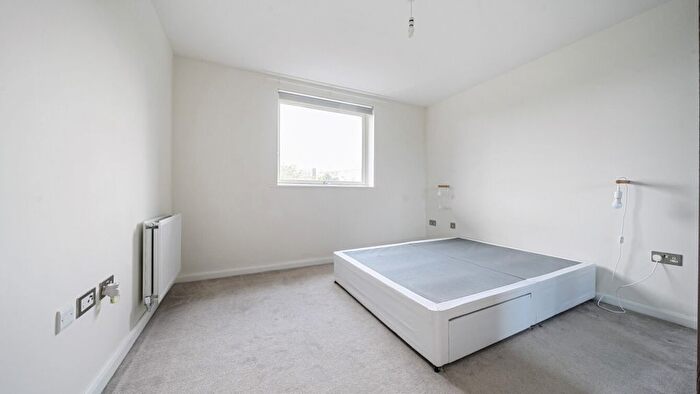 1 Bedroom Flat For Sale In Cranton Avenue, Hayes, UB3