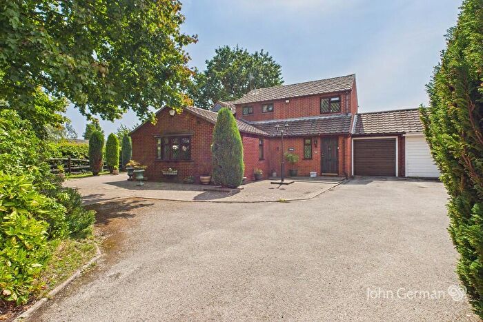 3 Bedroom Link Detached House For Sale In Yoxall Road, Kings Bromley, DE13