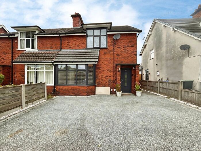 3 Bedroom Semi-Detached House For Sale In Wood Street, Glossop, Derbyshire, SK13