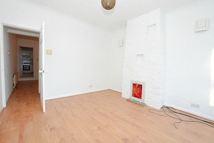 2 Bedroom End Of Terrace House To Rent In Alexandra Road, Rugby, CV21