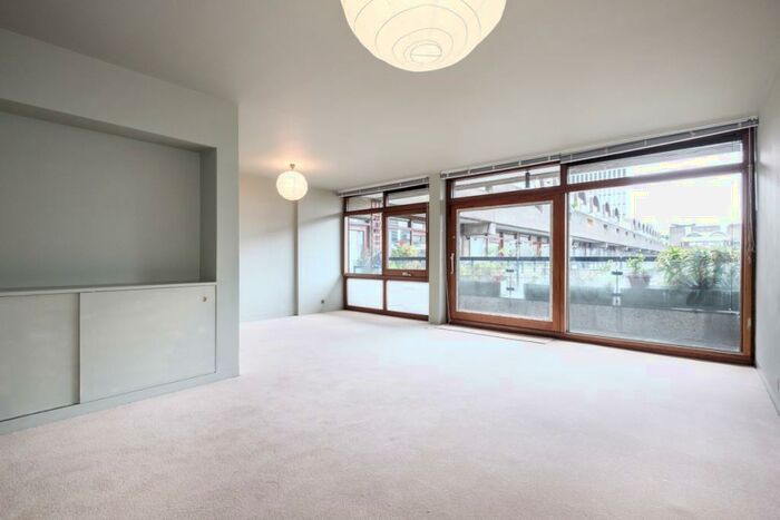 2 Bedroom Apartment To Rent In Barbican London, EC2Y