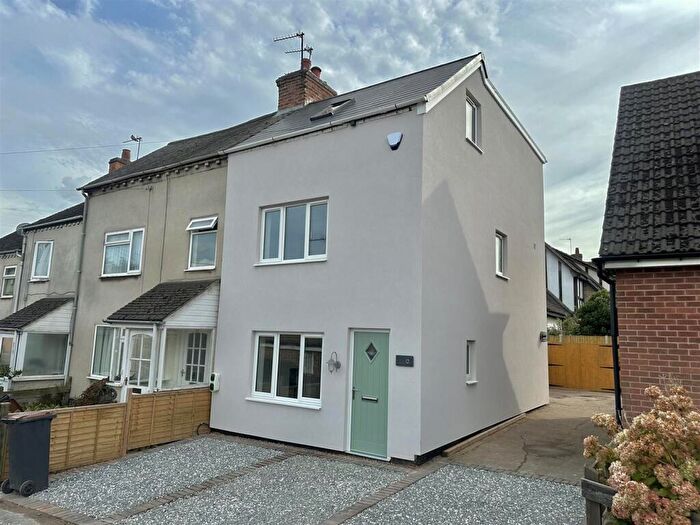 4 Bedroom End Of Terrace House To Rent In The Biggin, Castle Donington, Derby, DE74