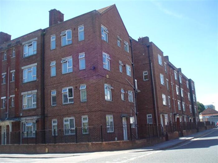 3 Bedroom Flat To Rent In Kings House, Lime Street, Southampton, SO14