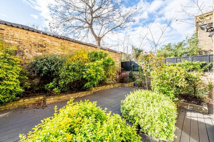 2 Bedroom Flat To Rent In Moore Park Road, Moore Park Estate, London, SW6