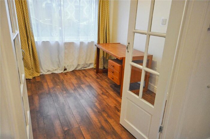 2 Bedroom End Of Terrace House To Rent In Jennings Street, SN1