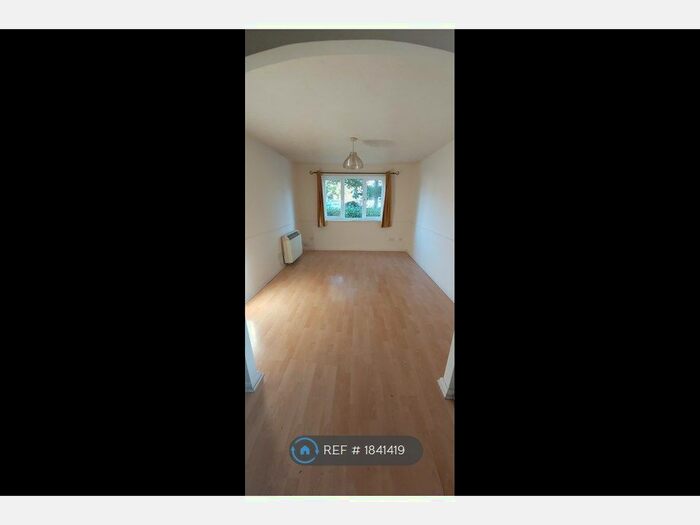 1 Bedroom Flat To Rent In Mitcham, Surrey, CR4