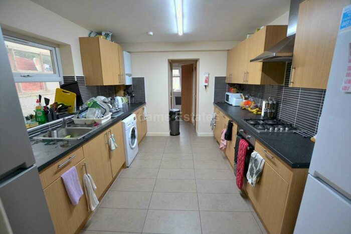 6 Bedroom Terraced House To Rent In Donnington Road, Reading, RG1