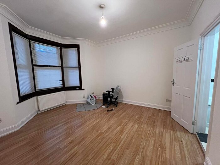 Studio To Rent In Ilford, IG1