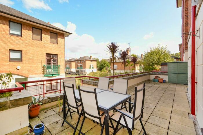 2 Bedroom Flat To Rent In Finland Street, Canada Water, SE16