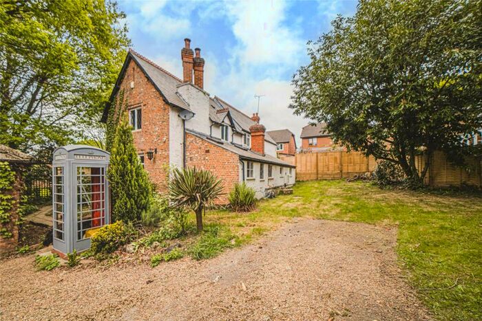 4 Bedroom Detached House To Rent In Julius Hill, Warfield, Berkshire, RG42