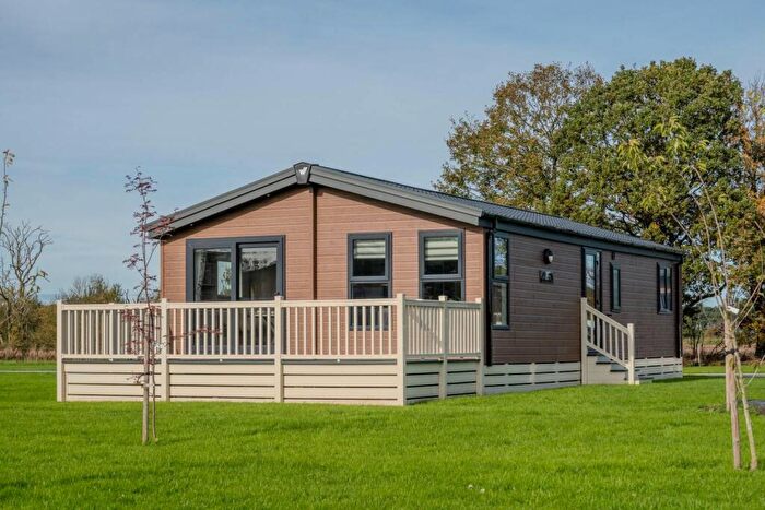 2 Bedroom Lodge For Sale In Gilberdyke, East Riding Of Yorkshire, HU15