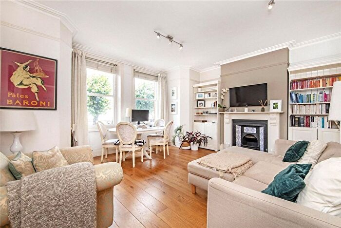 2 Bedroom Flat For Sale In Drive Mansions, Fulham Road, London, SW6