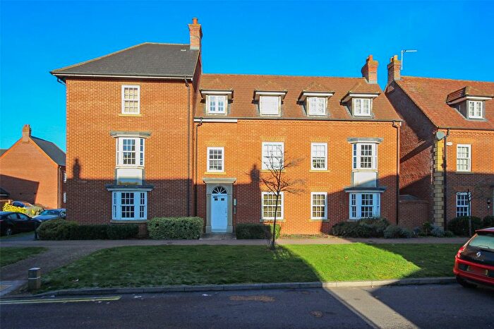 2 Bedroom Flat For Sale In Greenkeepers Road, Great Denham, Bedford, Bedfordshire, MK40