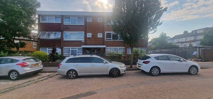 2 Bedroom Flat To Rent In Margaret Way, Ilford, IG4