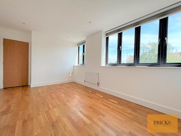 2 Bedroom Apartment To Rent In Flat, Lea Bridge Road, London, E10
