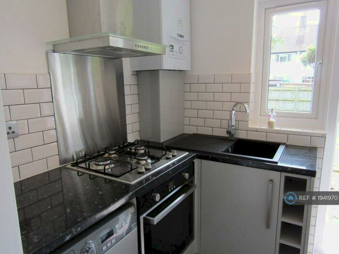 2 Bedroom Flat To Rent In Warwick Road, Thornton Heath, CR7