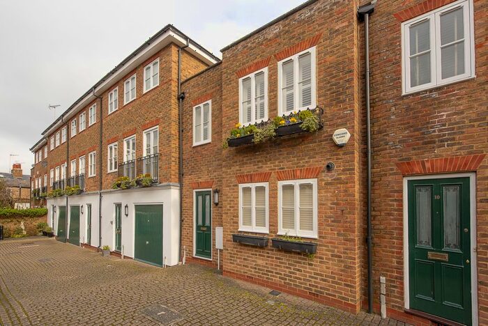 2 Bedroom Terraced House To Rent In Lancaster Mews, Richmond, TW10