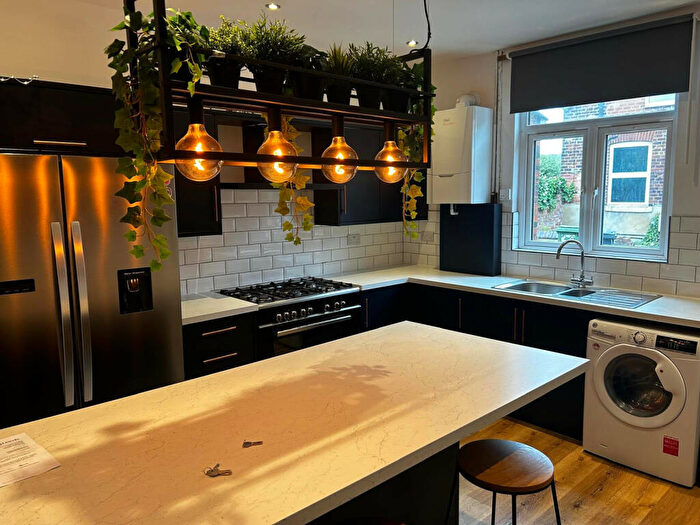 6 Bedroom Terraced House To Rent In Welton Grove, Leeds, LS6