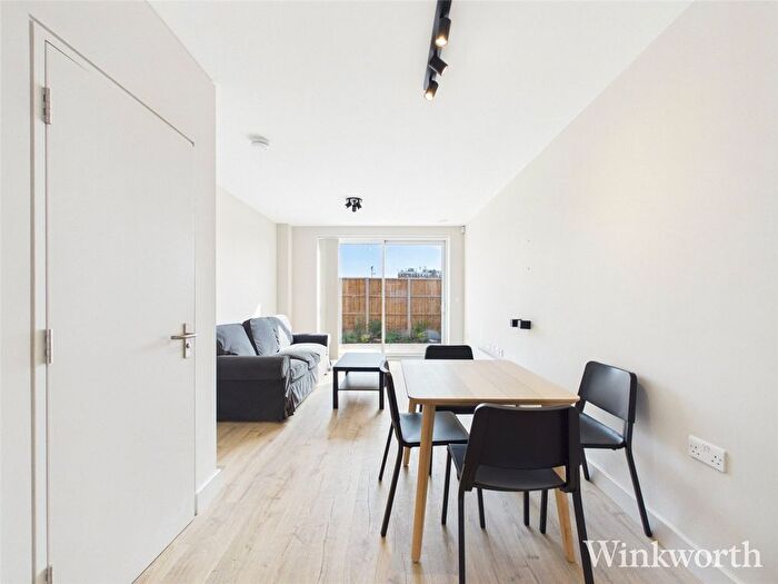 2 Bedroom Detached House To Rent In Lowfield Road, London, W3