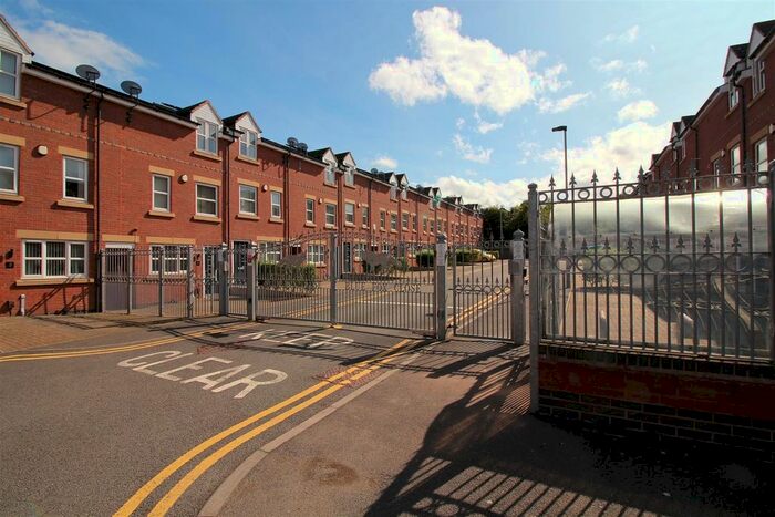 4 Bedroom Property To Rent In Blue Fox Close, Leicester, LE3