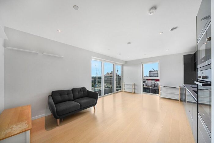 2 Bedroom Flat To Rent In Cassia Point, Glasshouse Gardens, Stratford, London, E20