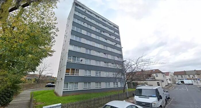 3 Bedroom Flat To Rent In Cambridge Road, Barking, IG11