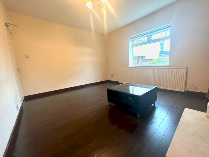 3 Bedroom Flat To Rent In Mayesbrook Road, Ilford, IG3