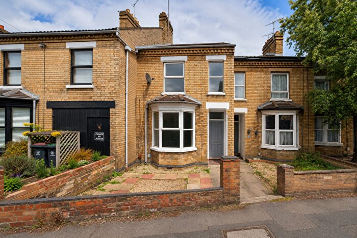 3 Bedroom Terraced House For Sale In Wellingborough Road, Rushden, Northamptonshire, NN10