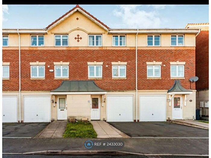 3 Bedroom Terraced House To Rent In Macdonald Close, Oldbury, B69