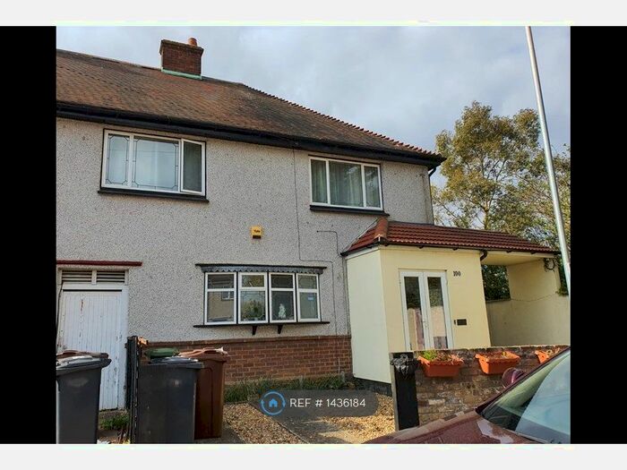 5 Bedroom Semi-Detached House To Rent In Bell Farm Avenue, London Dagenham, RM10