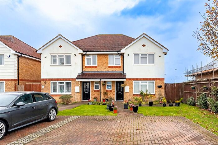 3 Bedroom Semi-Detached House For Sale In Upland Road, Thornwood, CM16