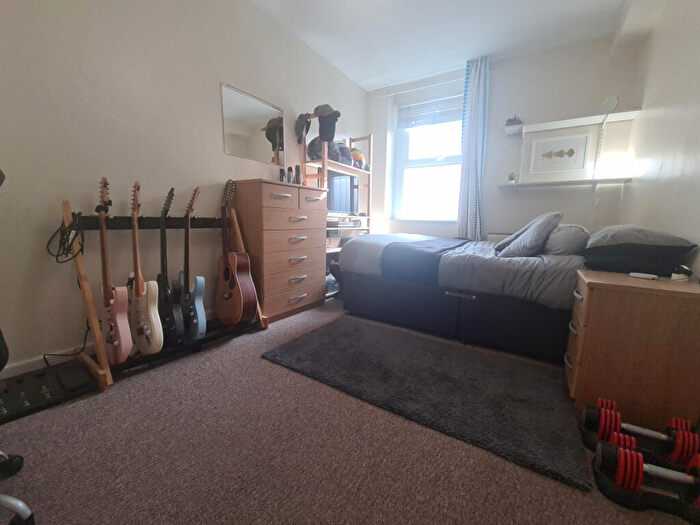 1 Bedroom House To Rent In Moorland Road, Leeds, LS6