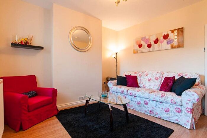 3 Bedroom House To Rent In Woodville Road, Cathays, CF24