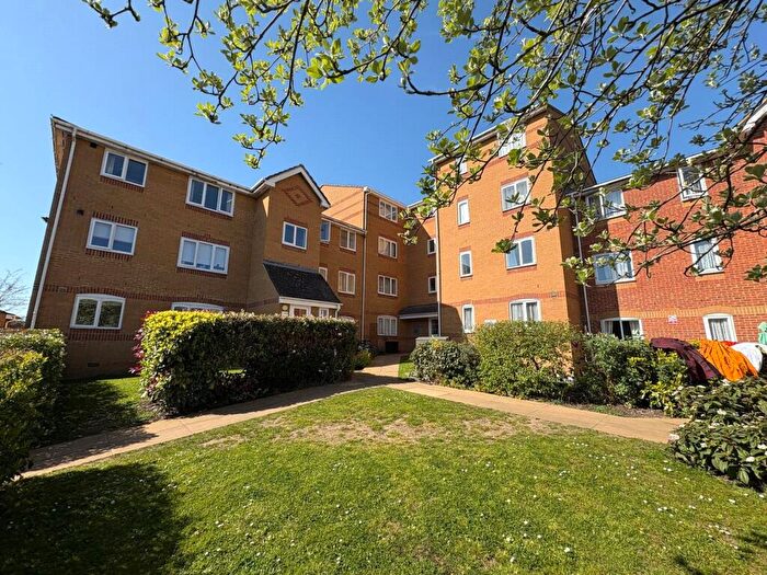 2 Bedroom Flat To Rent In Ascot Court, Aldershot, Hampshire, GU11