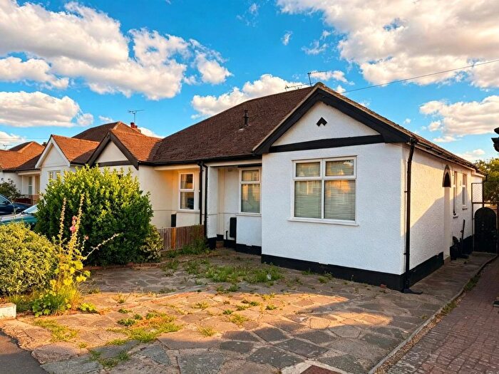 3 Bedroom Bungalow To Rent In Church Road, Harold Wood, Romford, RM3
