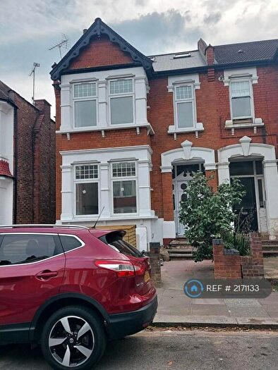 3 Bedroom Flat To Rent In Finchley, London, N3