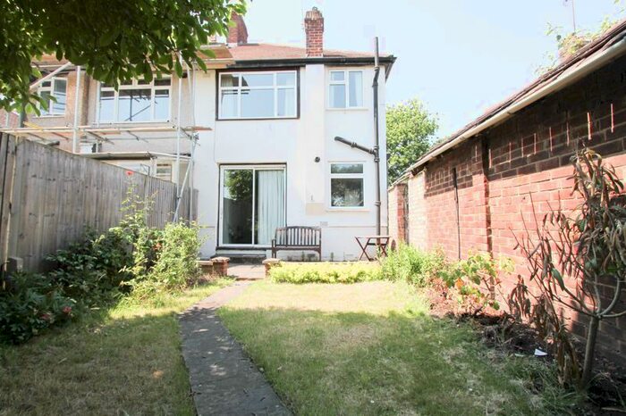 3 Bedroom Semi-Detached House To Rent In Hanworth Road, Hounslow, TW4
