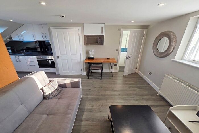 Studio To Rent In St. Andrews Road, W3