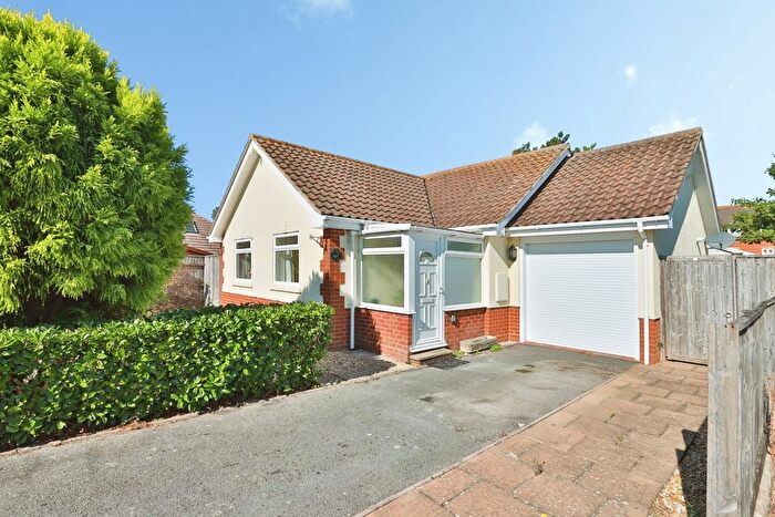 2 Bedroom Bungalow For Sale In Pennant Way, Christchurch, Dorset, BH23