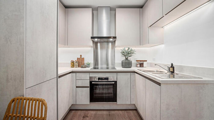 3 Bedroom Apartment For Sale In Flagstaff Road, Reading, RG2