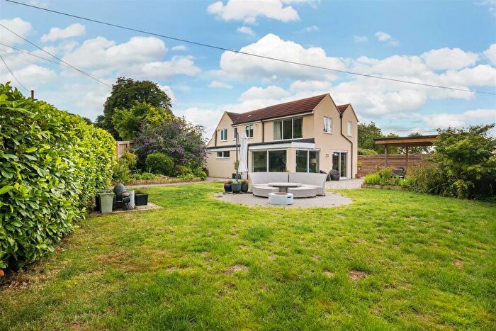 4 Bedroom Detached House For Sale In Dauntsey Lock, Chippenham, SN15