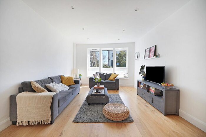 3 Bedroom Flat To Rent In Dalton Lodge, The Avenue, Queens Park, London, NW6