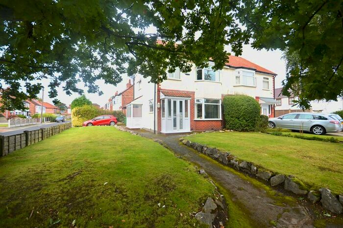 3 Bedroom Semi-Detached House To Rent In Clarendon Crescent, Sale, M33