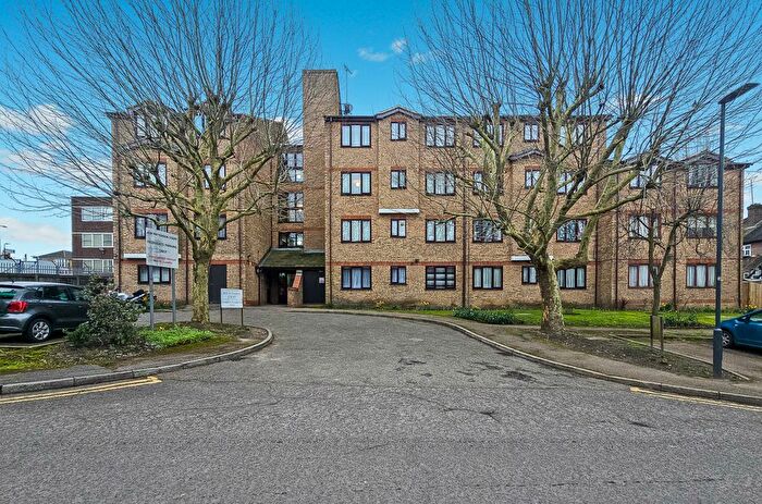 1 Bedroom Flat For Sale In Hartington Close, Sudbury Hill, HA1