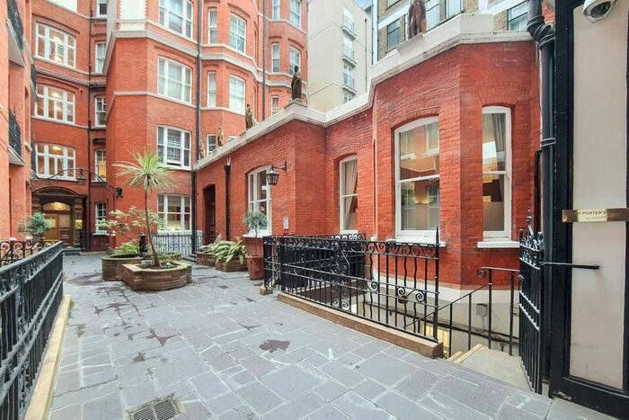 2 Bedroom Flat To Rent In Artillery Row, Westminster, London, SW1P