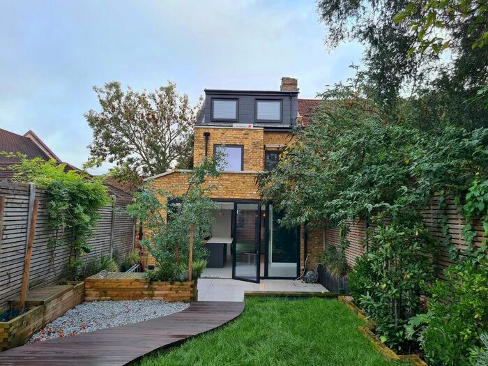 4 Bedroom Semi-Detached House To Rent In Green Wrythe Lane, Carshalton, SM5