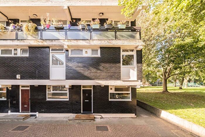 4 Bedroom Flat To Rent In Westbridge Road, Battersea, SW11