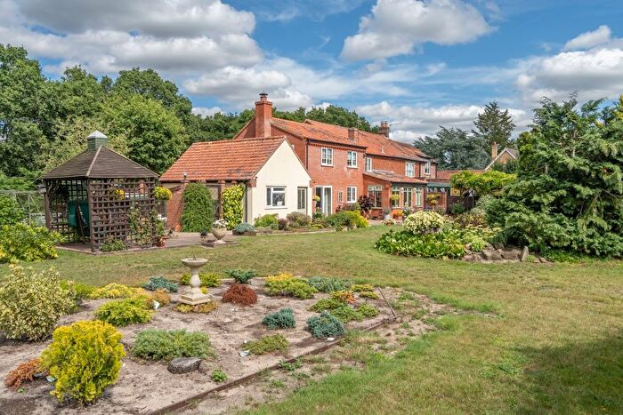 4 Bedroom Cottage For Sale In Hevingham, Norwich, NR10