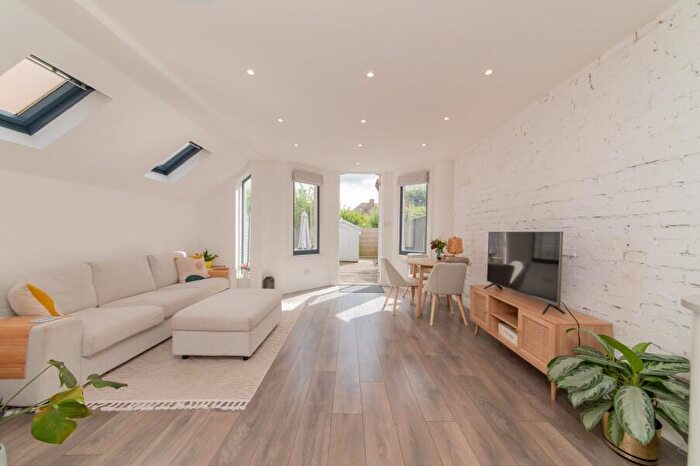 2 Bedroom Flat To Rent In Churchfield Avenue, North Finchley, N12