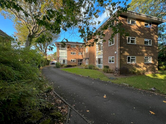 2 Bedroom Flat To Rent In Richmond Park Road, Bournemouth, BH8